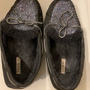 TORRID SIZE 12 GLITTER MOCCASIN